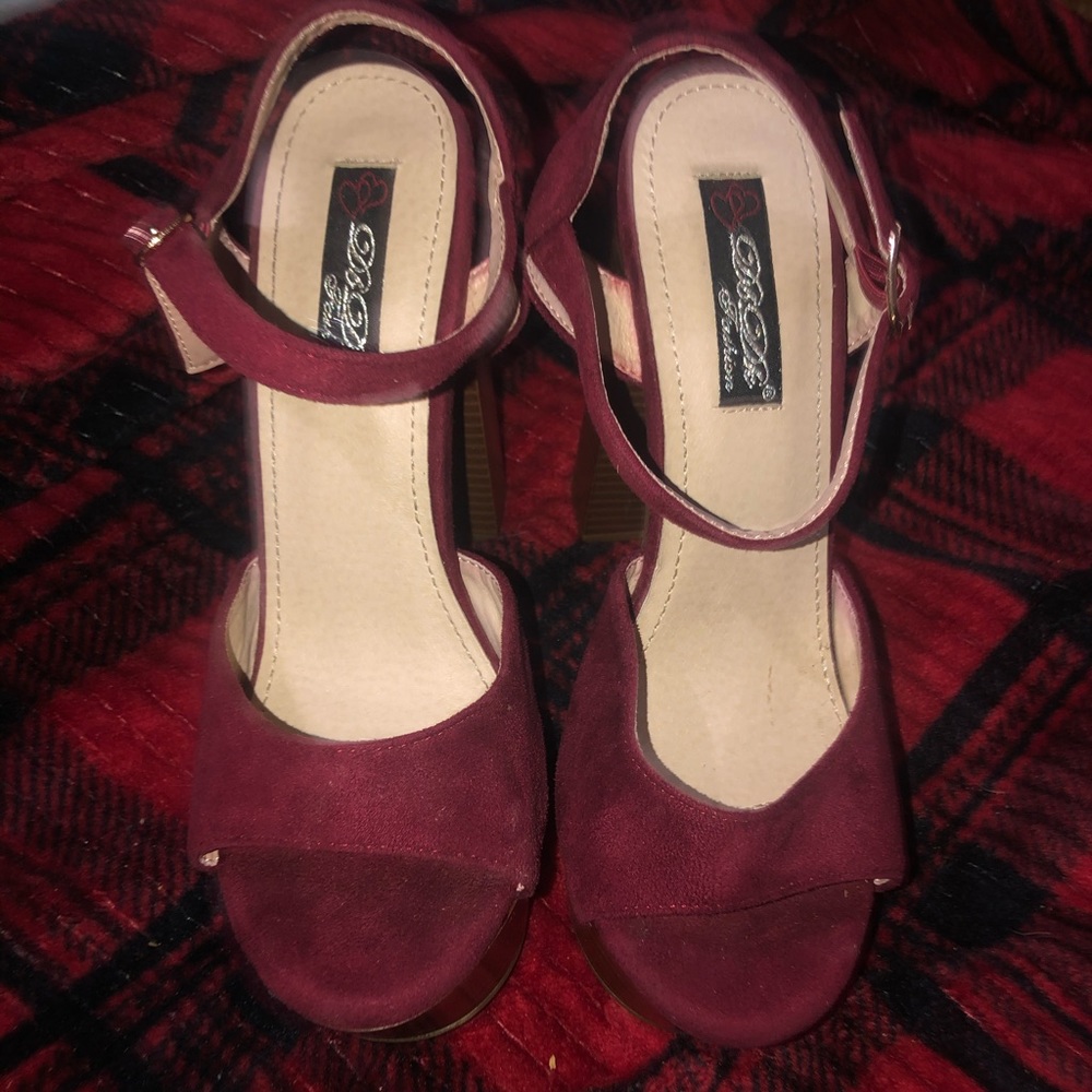 High heels - Picture 2 of 2